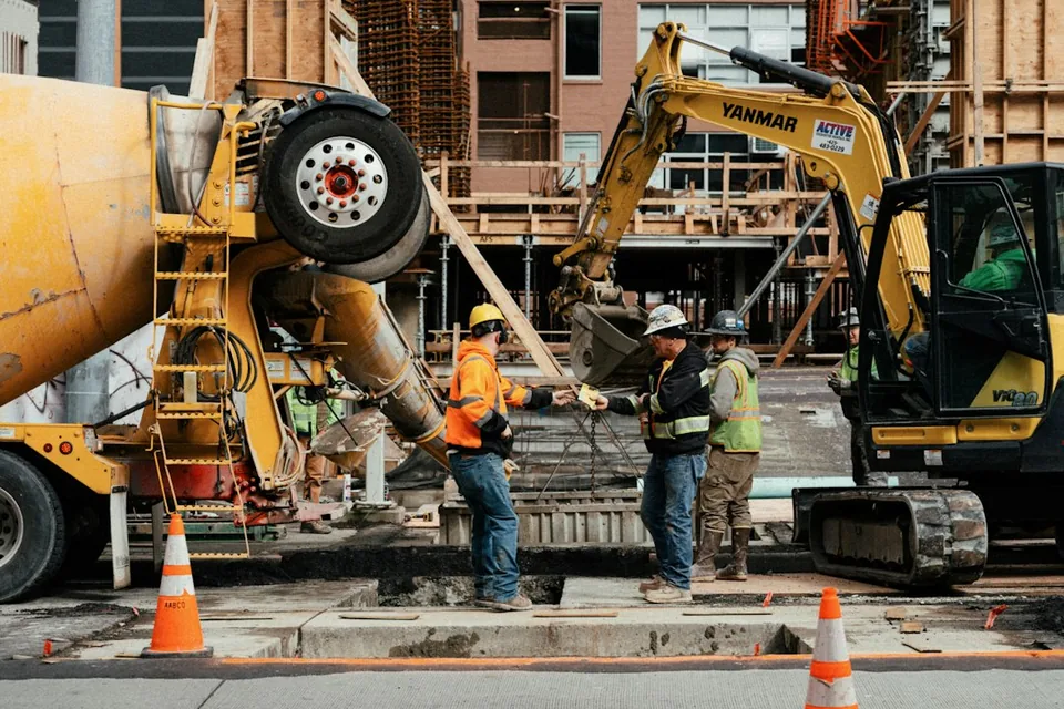 Builders working at a construction site, photography by Remy Gieling