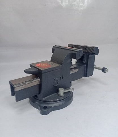 Hoyoma H-5201-5 5-inch bench vise front view